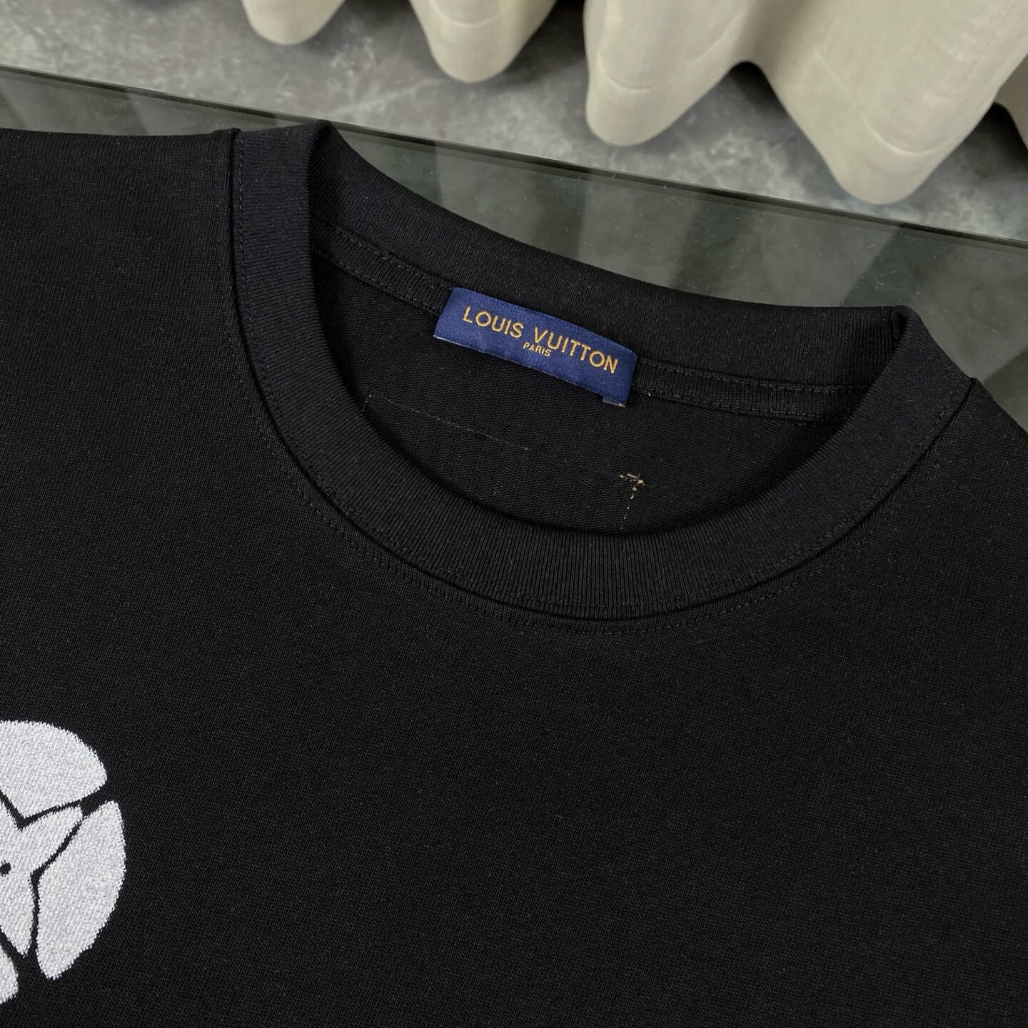 T-shirt avec lettres graffiti
