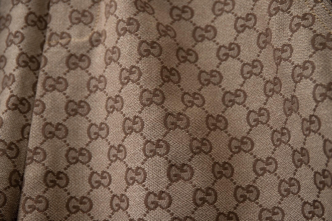 Braune Shorts mit Allover-Print