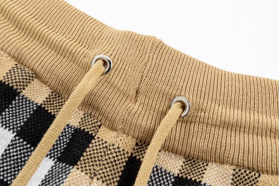 Short en tricot rayé