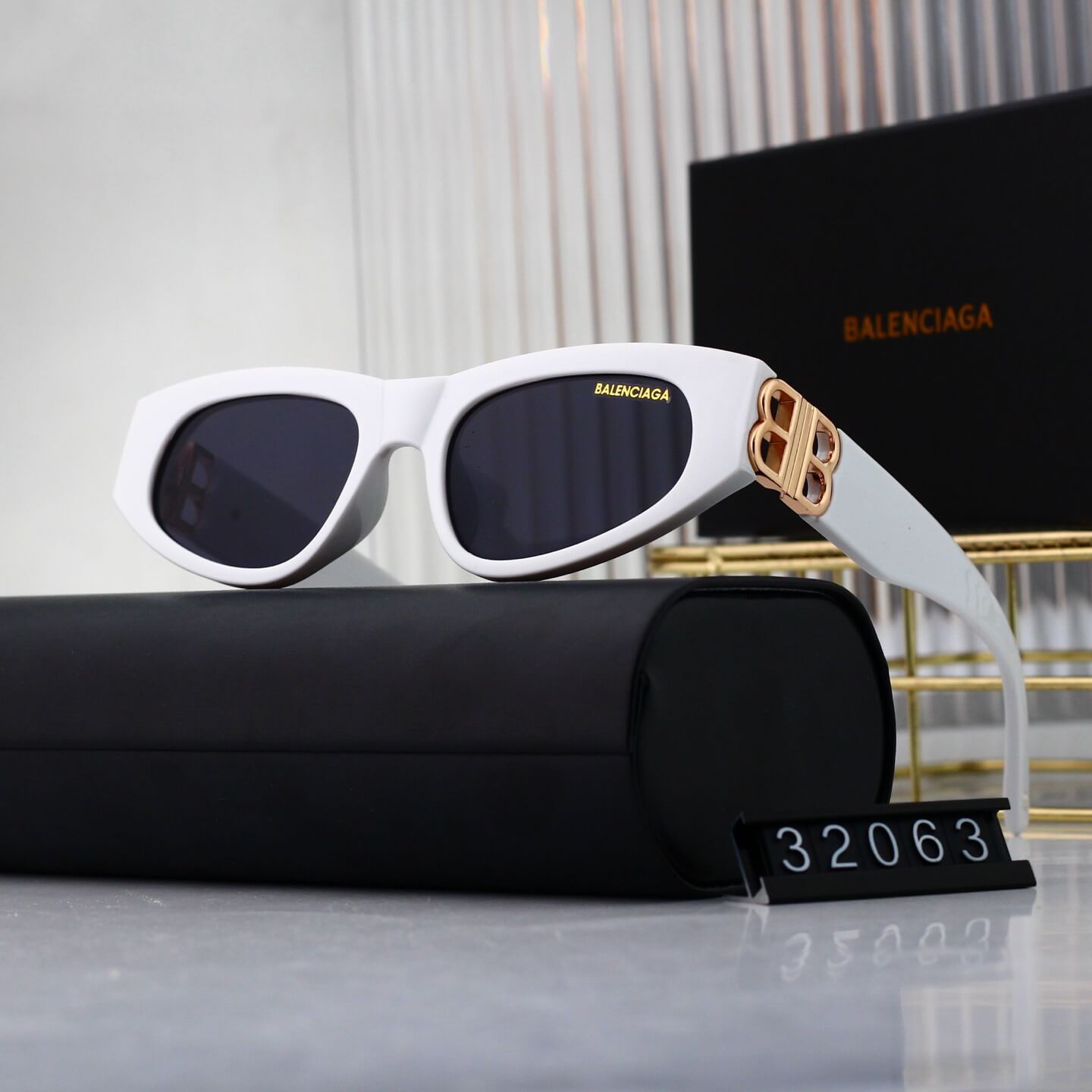 Lunettes de soleil carrées creuses œil de chat chic