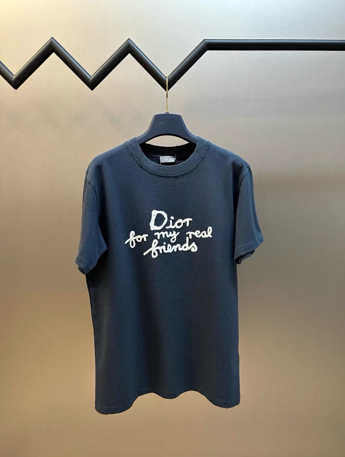 T-shirt brodé de lettres