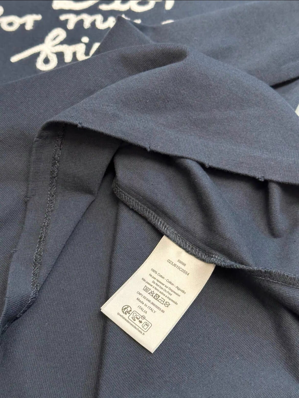 T-shirt brodé de lettres
