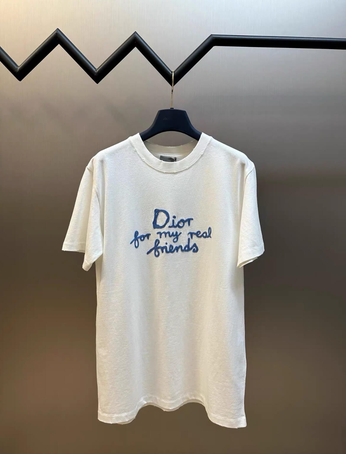 T-shirt brodé de lettres