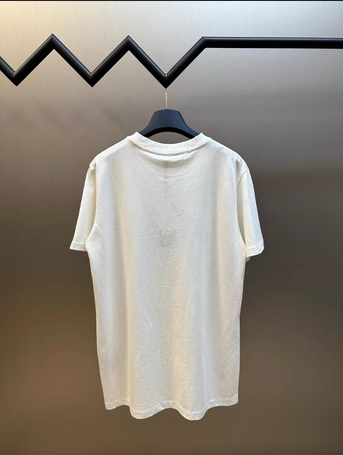 T-shirt brodé de lettres