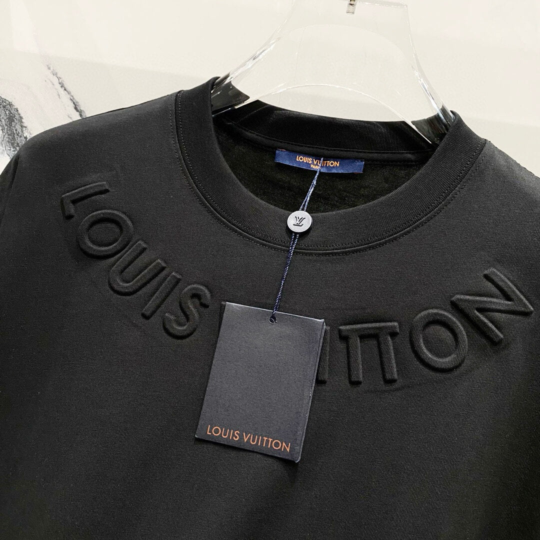 T-shirt avec lettres tridimensionnelles