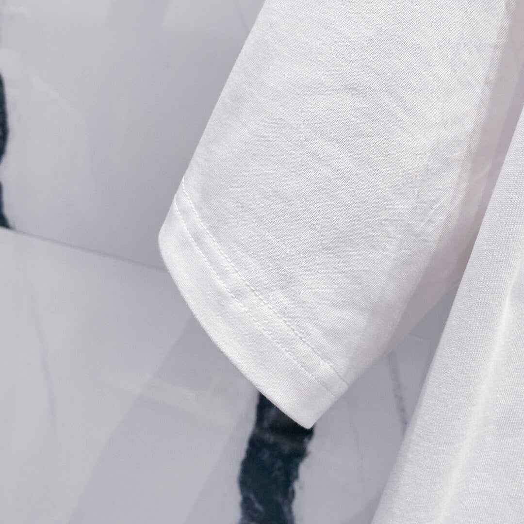 T-shirt avec lettres tridimensionnelles