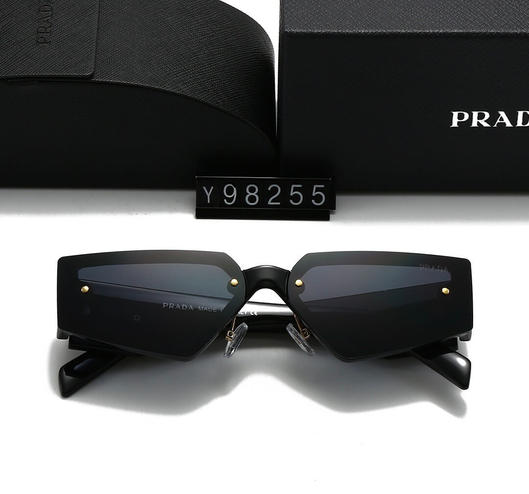 Moderne Vollrand-Sonnenbrille im Geek-Stil