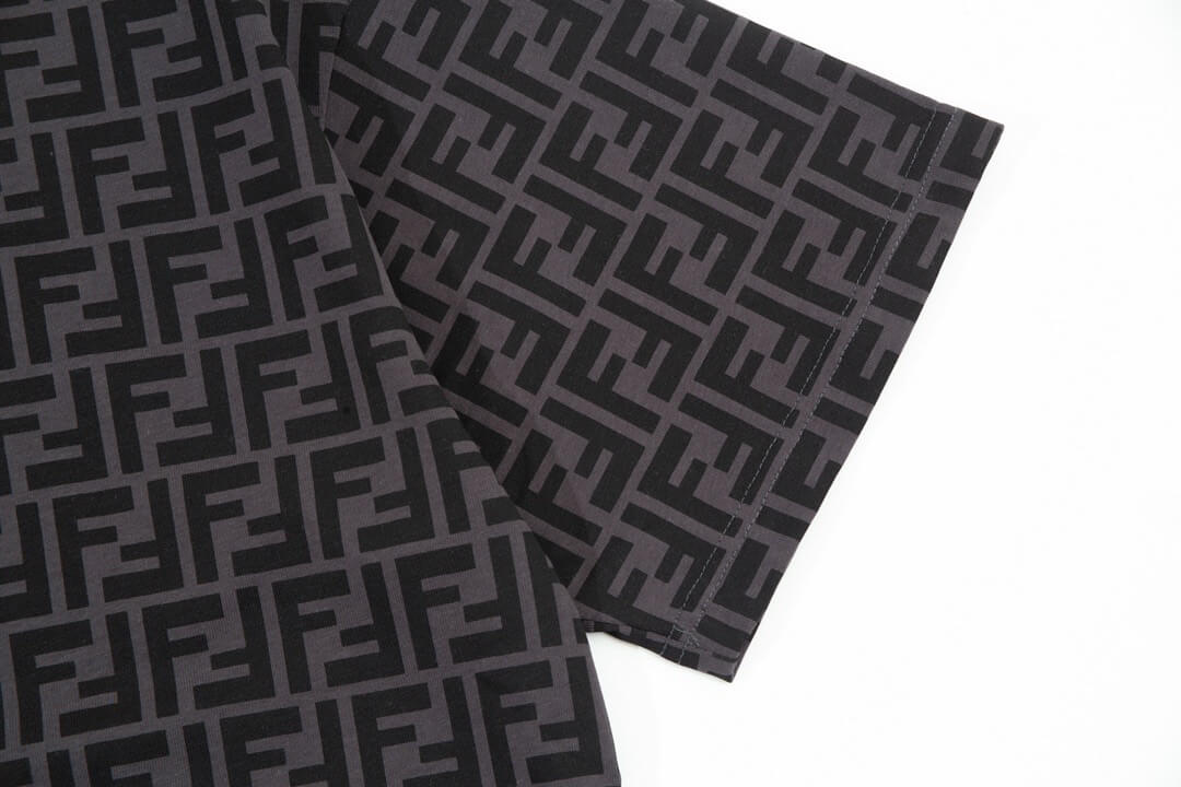 T-shirt imprimé lettre « F » sur toute la surface