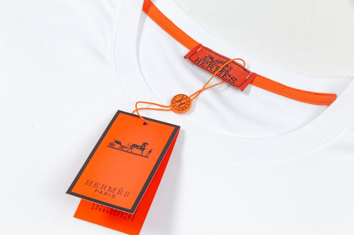 T-shirt brodé double face avec serviette