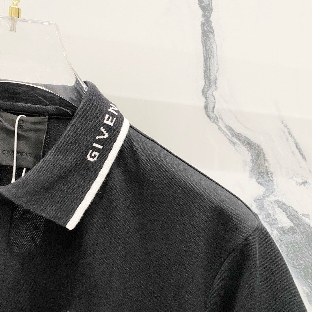 Polo à broderie carrée