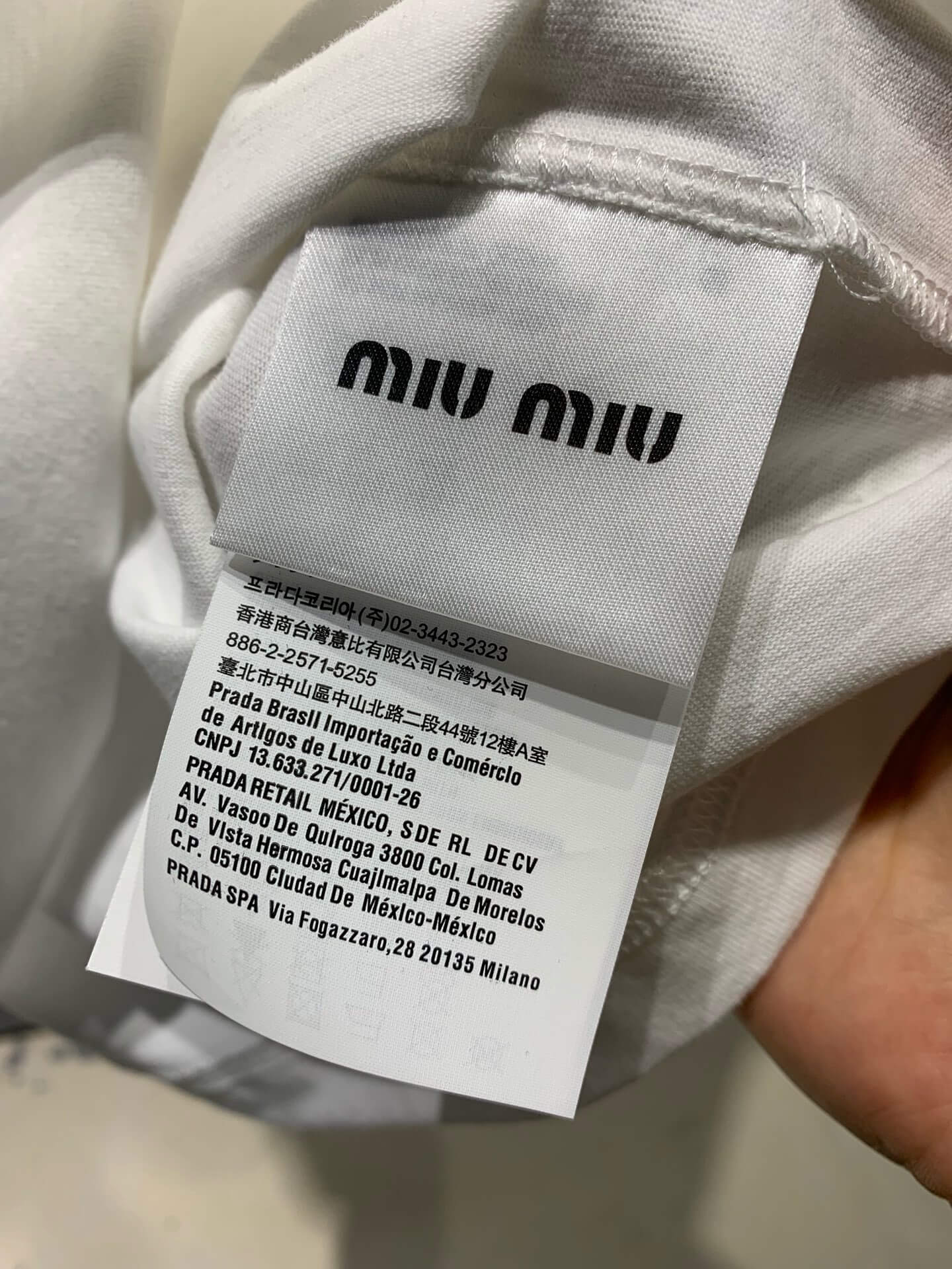 T-Shirt mit Applikationsstickerei