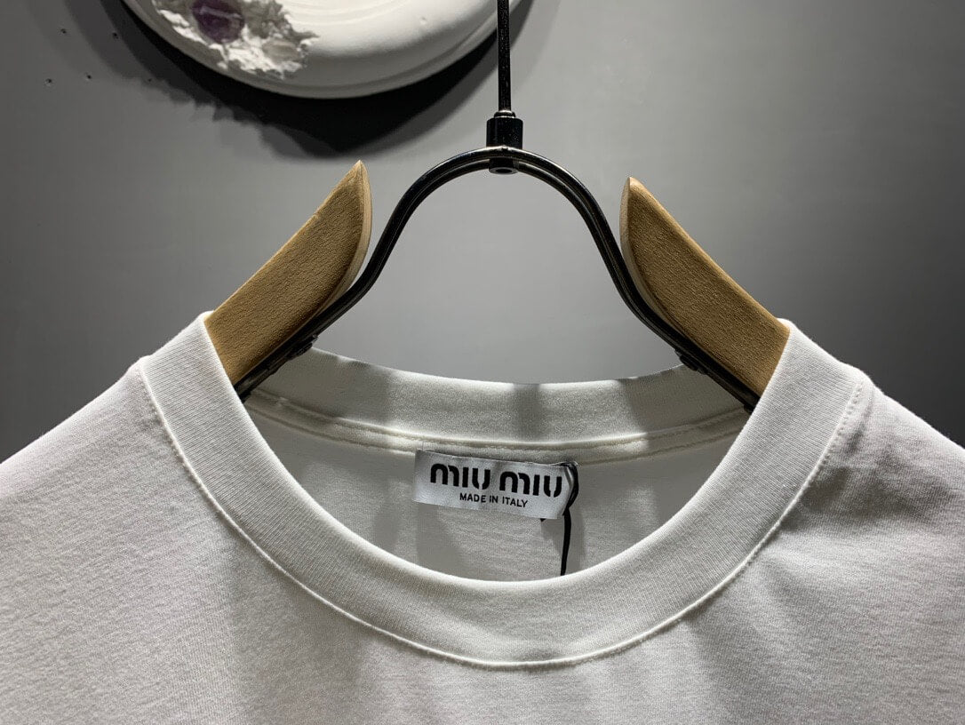 T-Shirt mit Applikationsstickerei