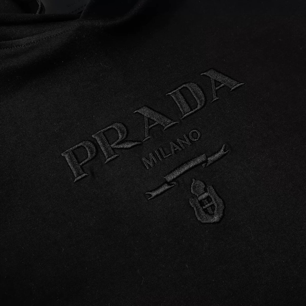 Sweat à capuche brodé à motif classique