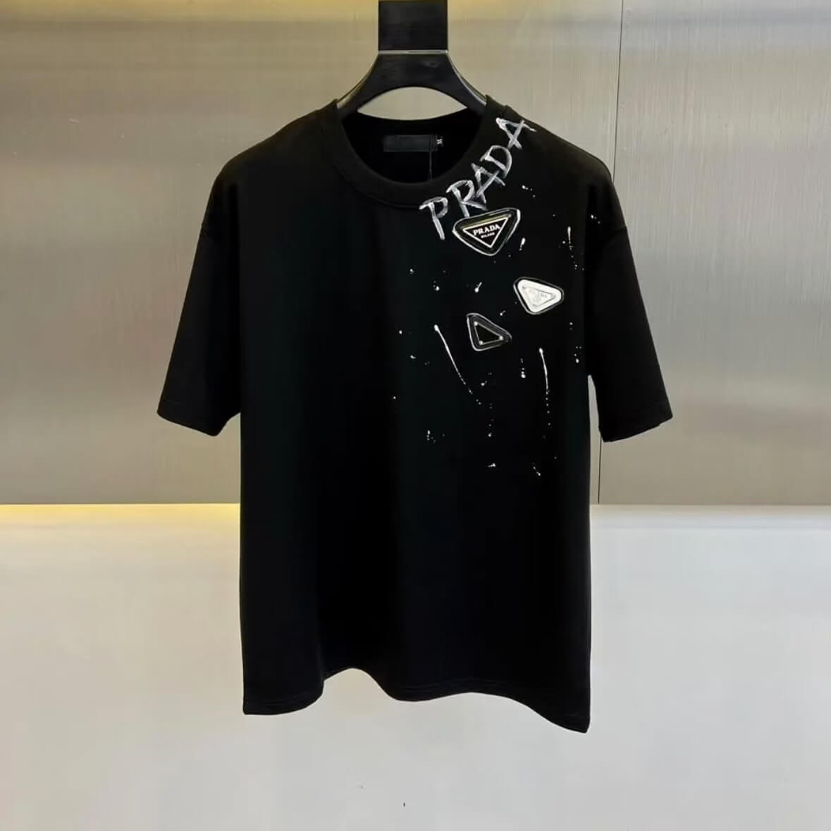 T-shirt Street Style Graffiti avec éléments métalliques