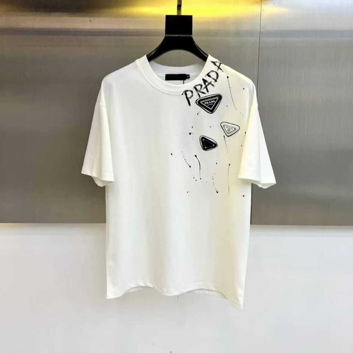 T-shirt Street Style Graffiti avec éléments métalliques