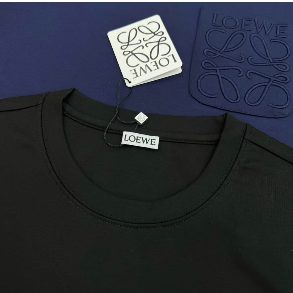 T-shirt minimaliste brodé avec poche