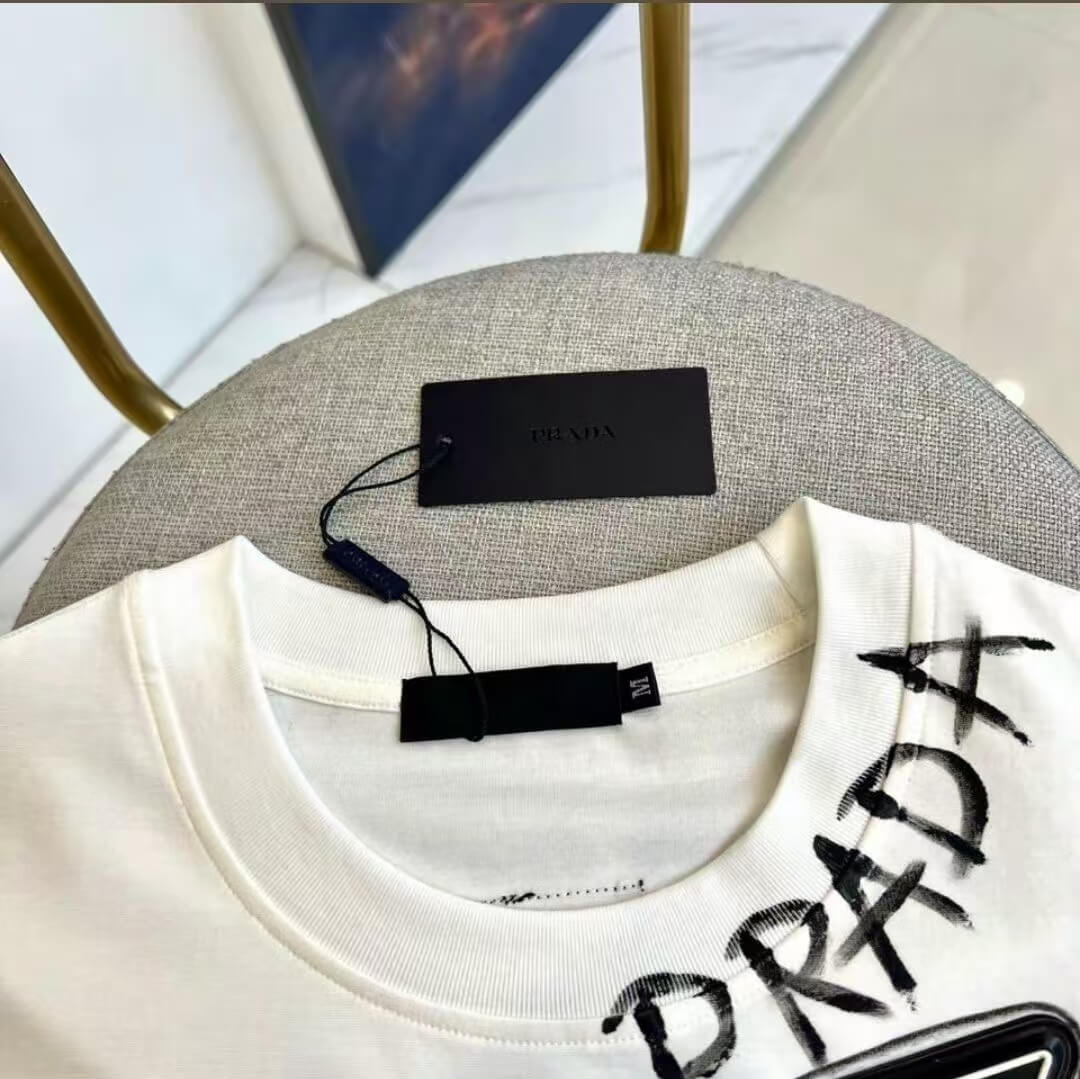 T-shirt Street Style Graffiti avec éléments métalliques