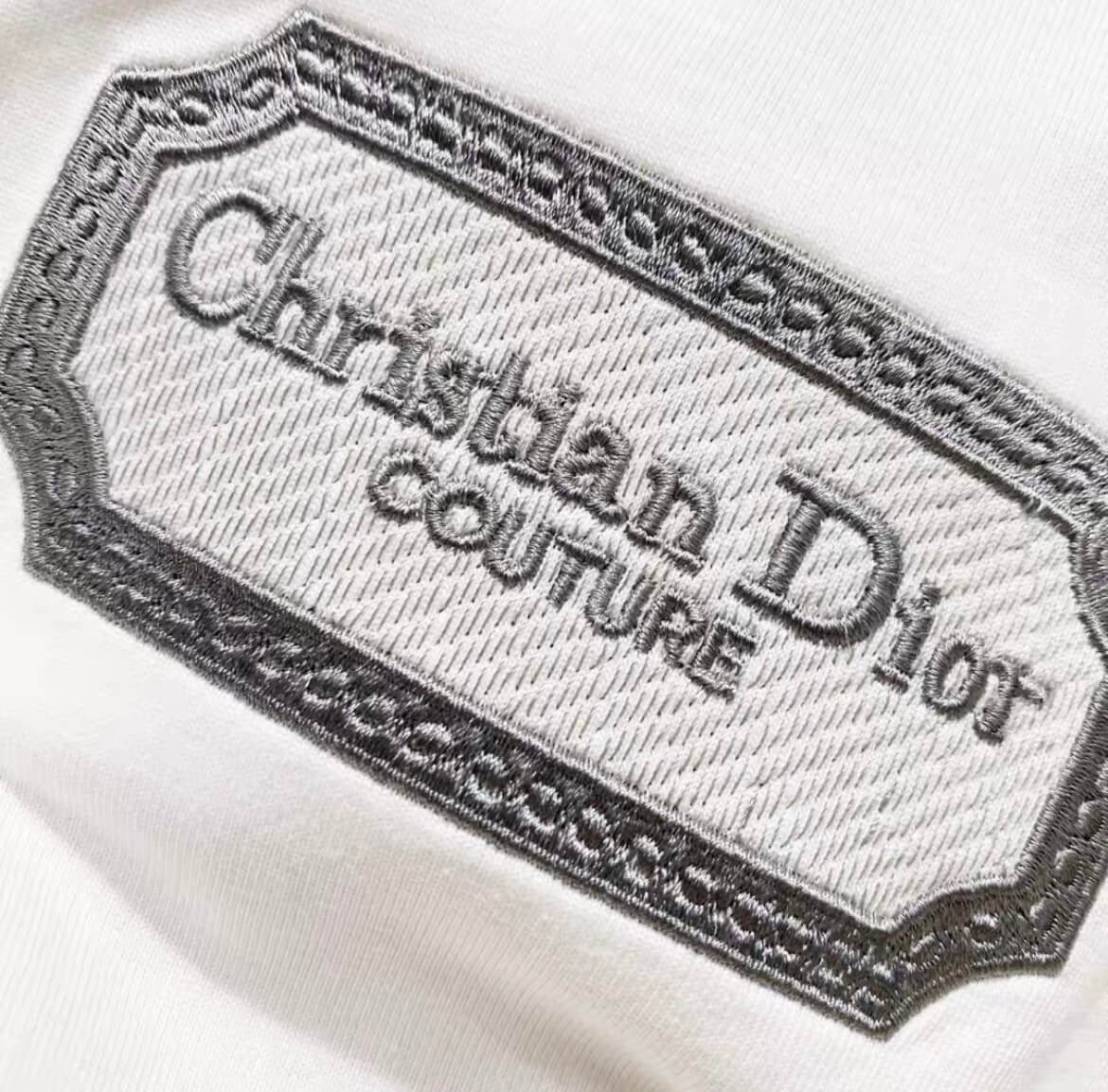 T-shirt brodé classique