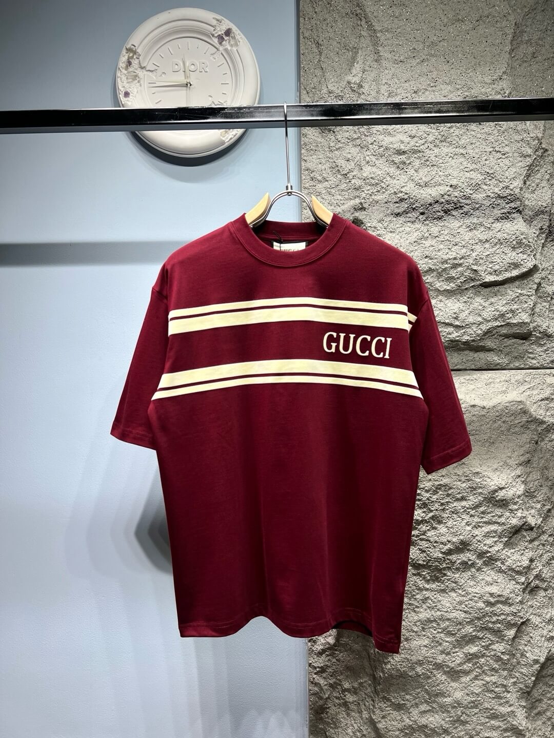 T-shirt rayé brodé avec lettres