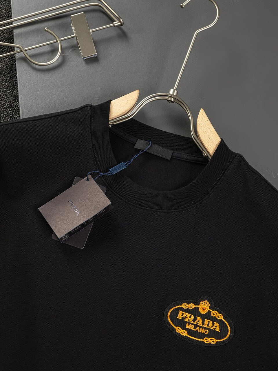 T-shirt brodé couronne