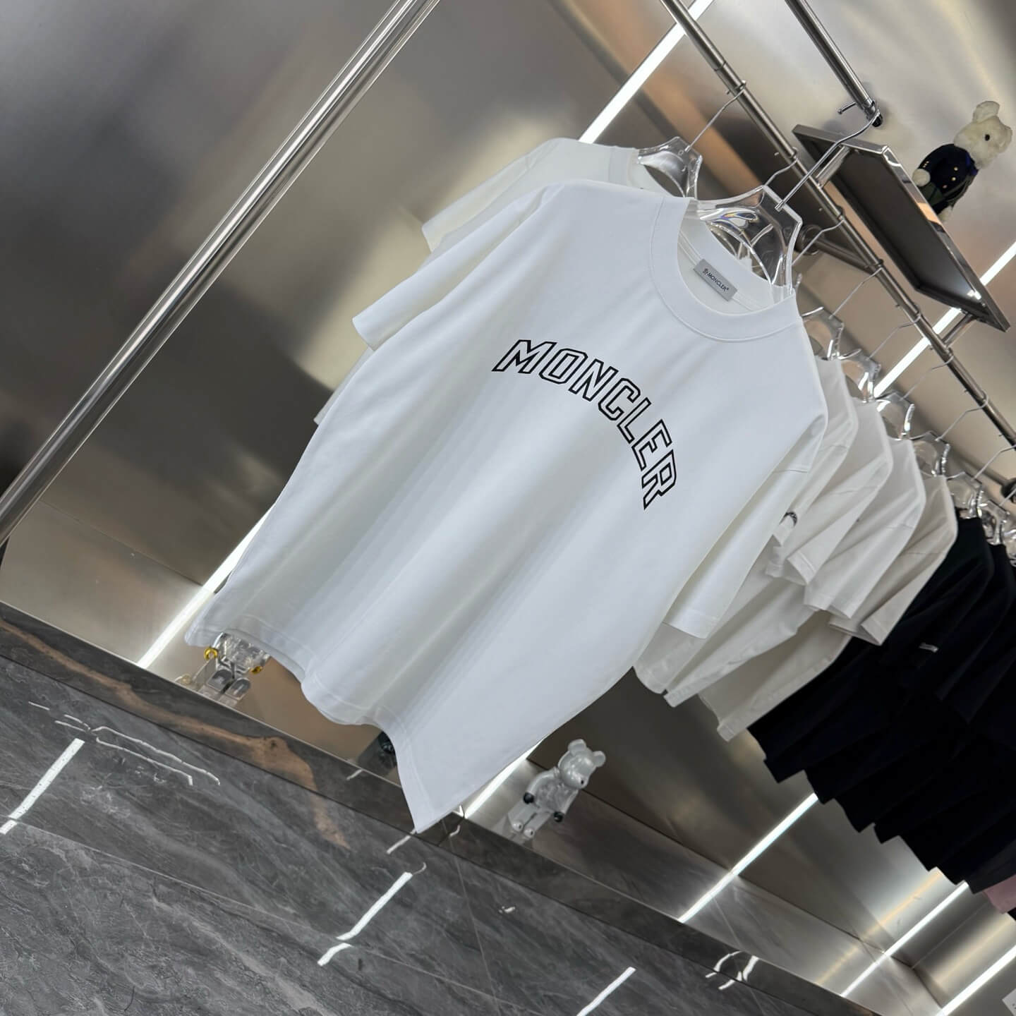 T-shirt imprimé lettres creuses