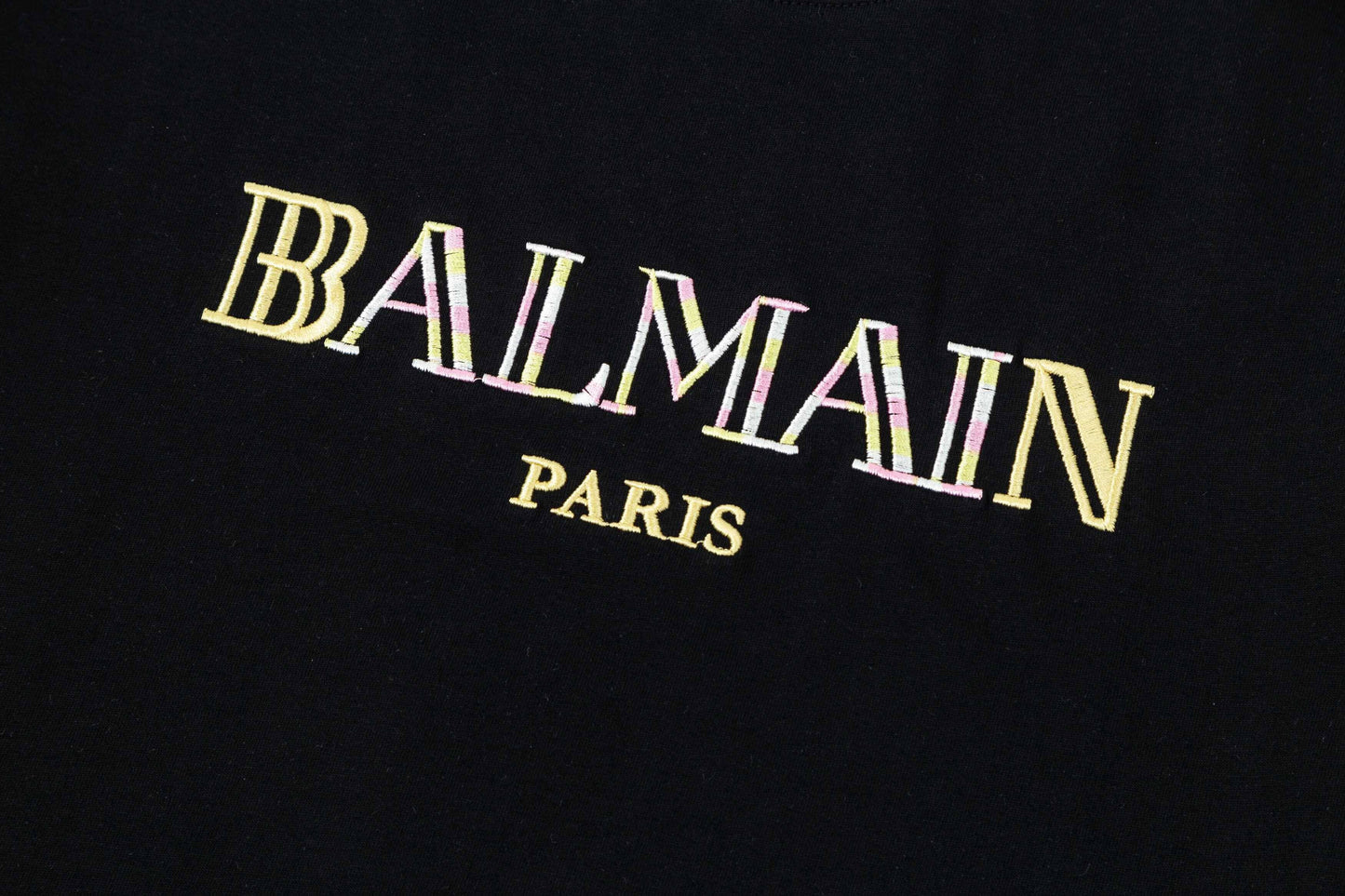 T-shirt brodé de lettres