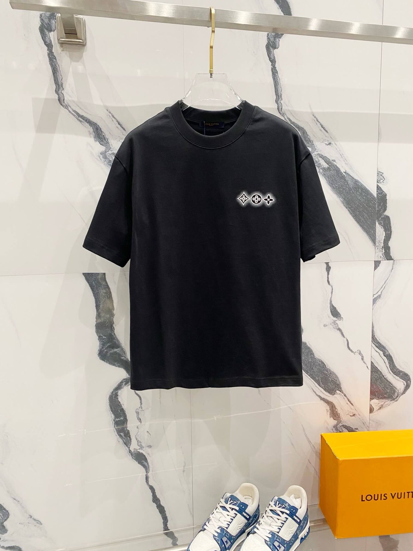 T-Shirt mit Tintenstrahlstickerei