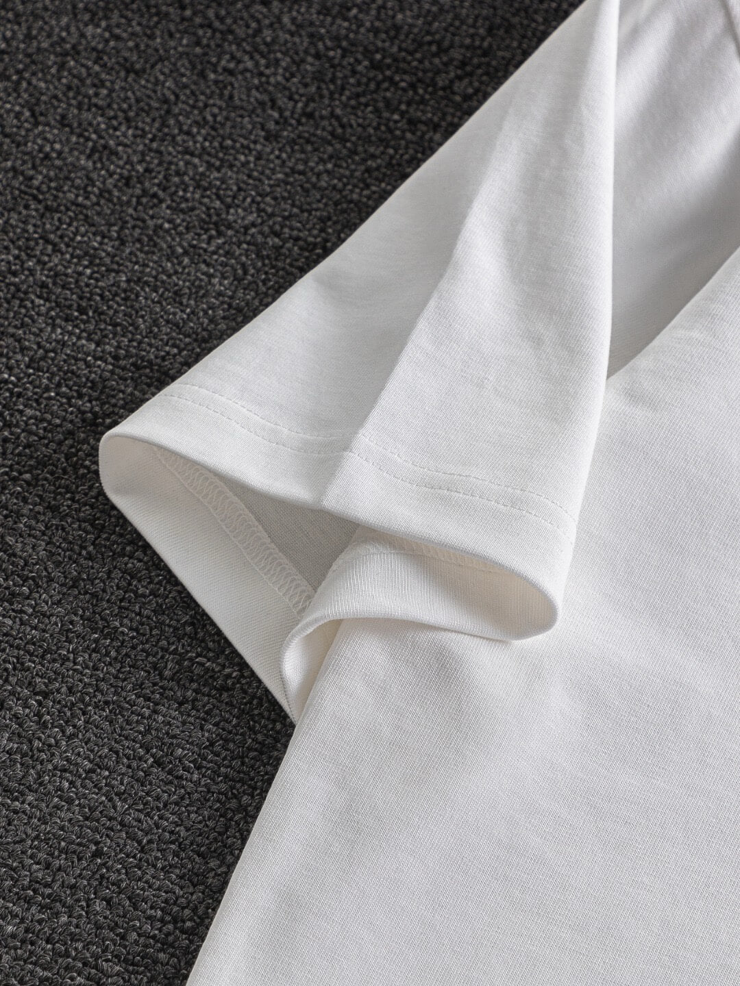 T-Shirt mit 3D-Silikonmuster auf der Brust