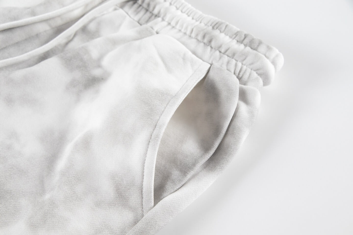 Short brodé à motif classique rendu