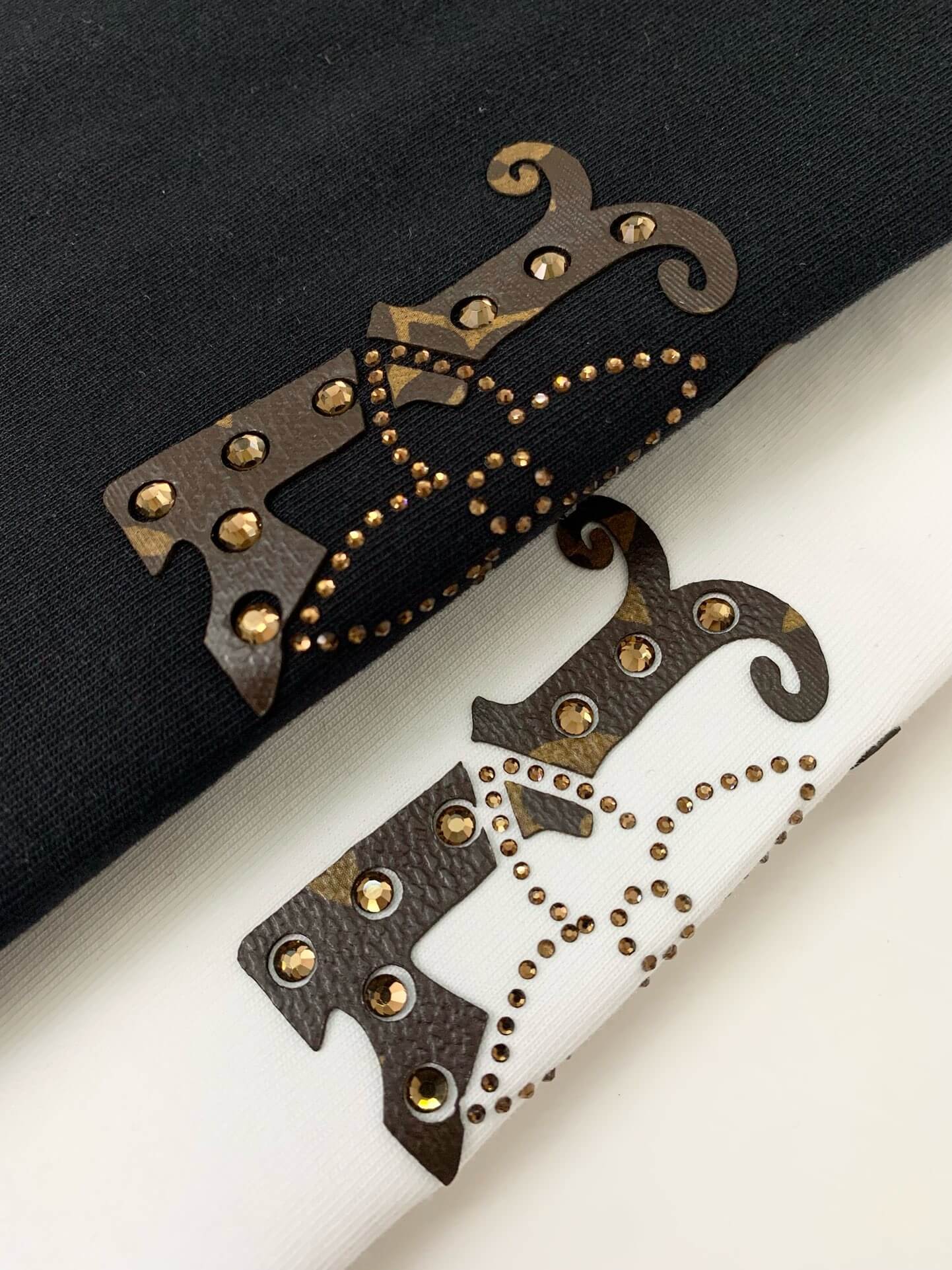 T-shirt avec lettres en strass