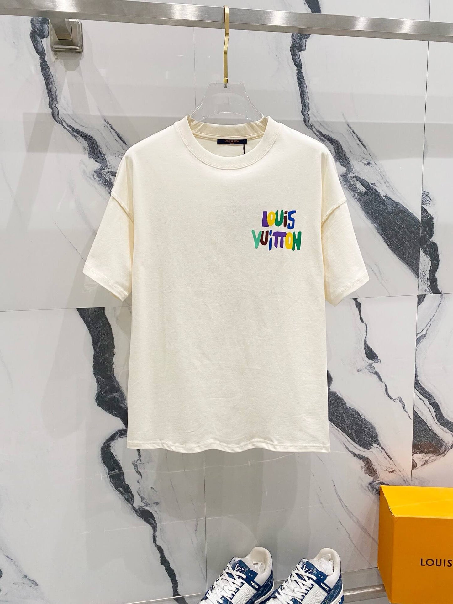 T-shirt imprimé lettres colorées