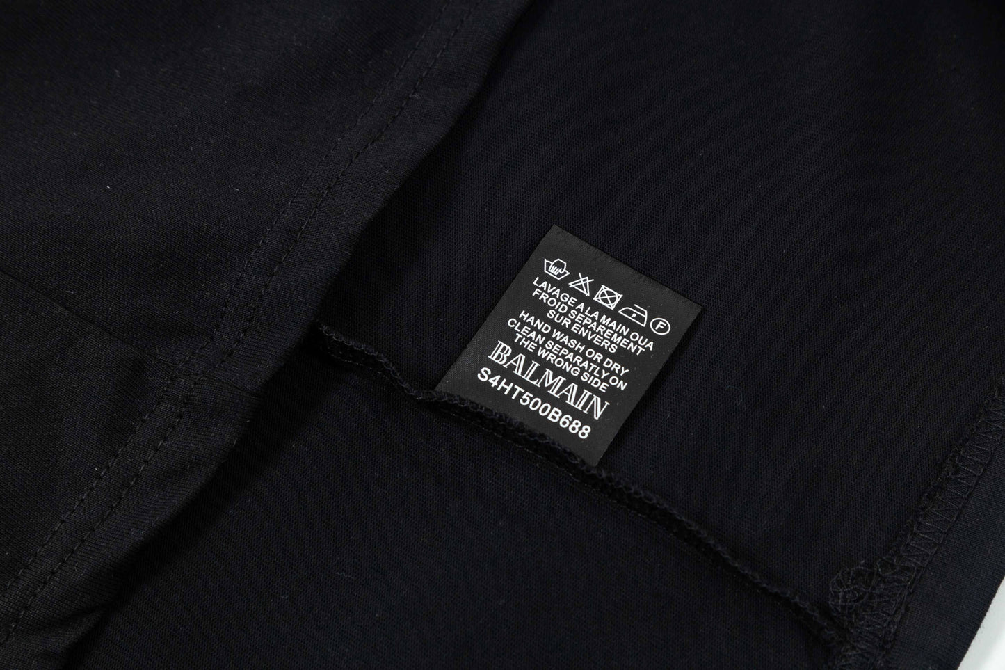 T-shirt brodé de lettres