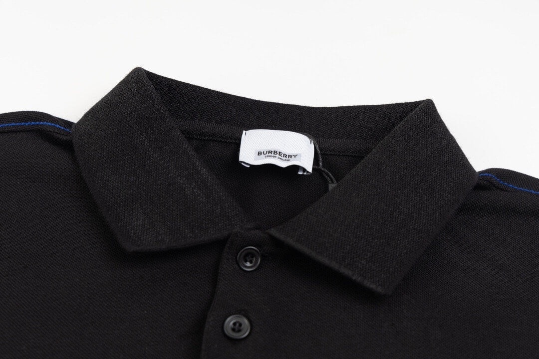 Polo brodé à la taille avec cheval de guerre