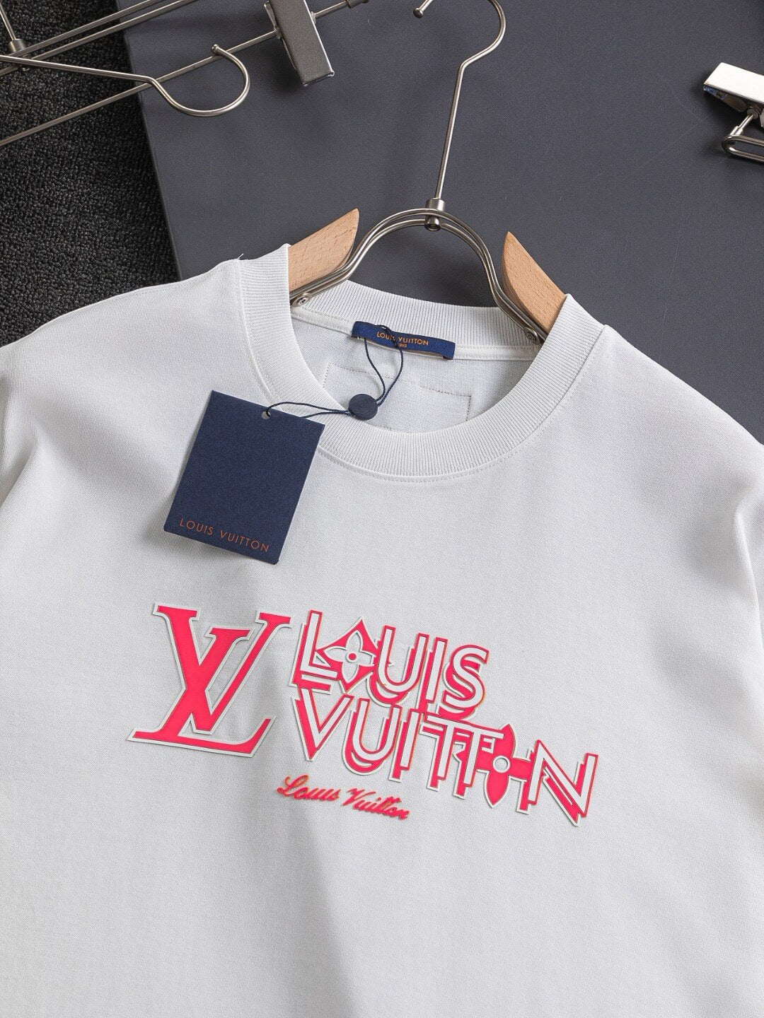 T-Shirt mit 3D-Silikonmuster auf der Brust