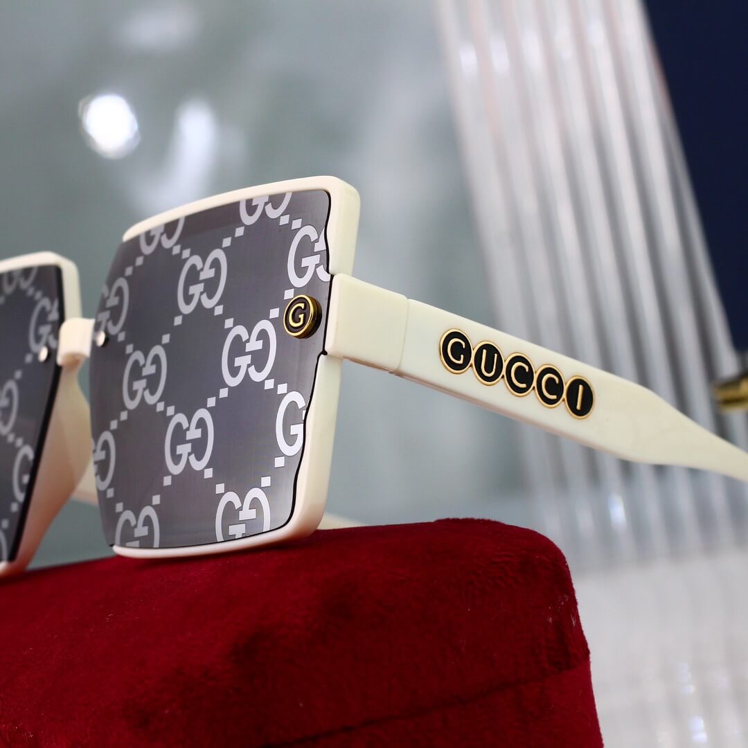 Quadratische Sonnenbrille im modernen Retro-Vollformat