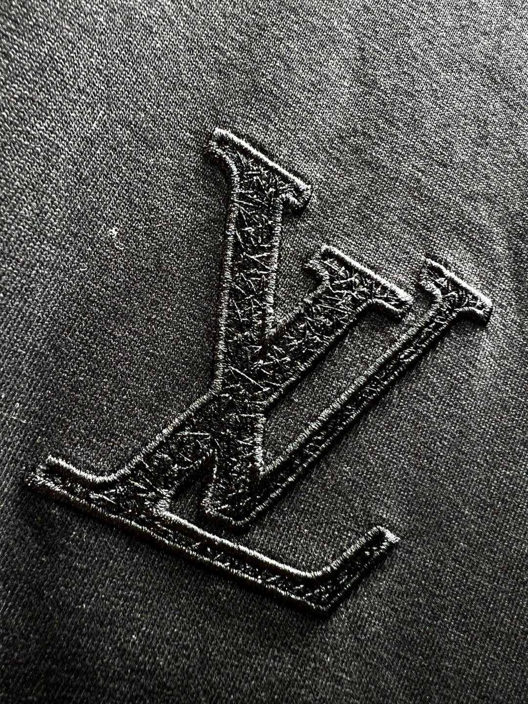 T-shirt à motif tridimensionnel