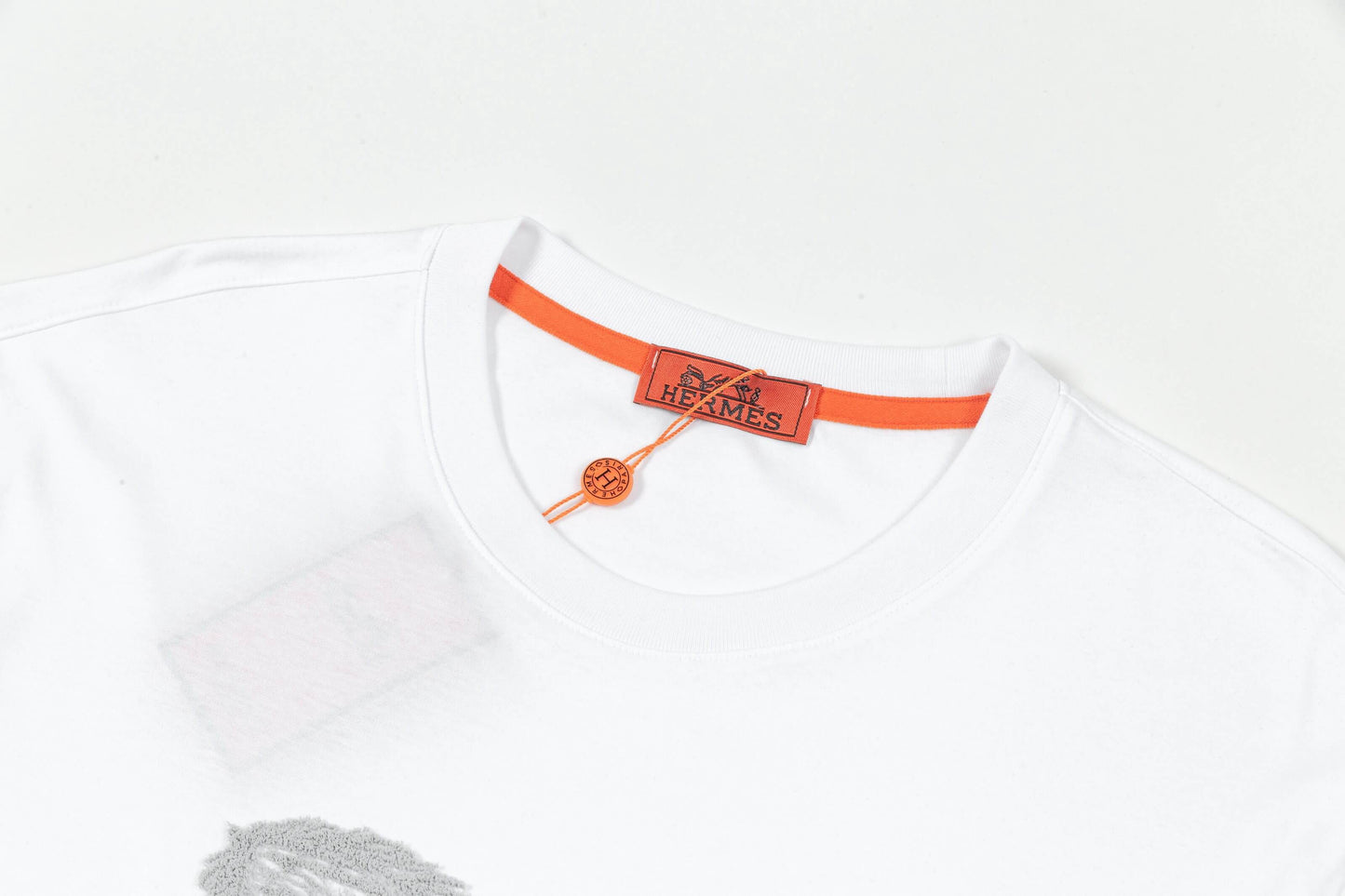 T-shirt délicat avec broderie de cheval