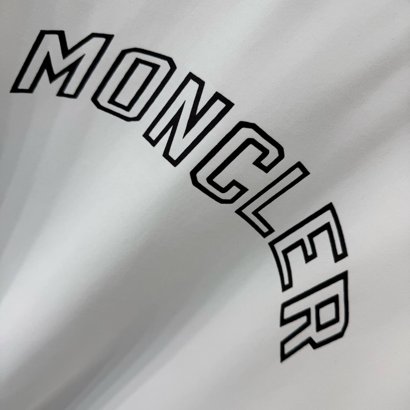 T-shirt imprimé lettres creuses
