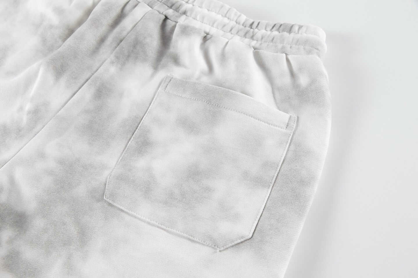 Short brodé à motif classique rendu