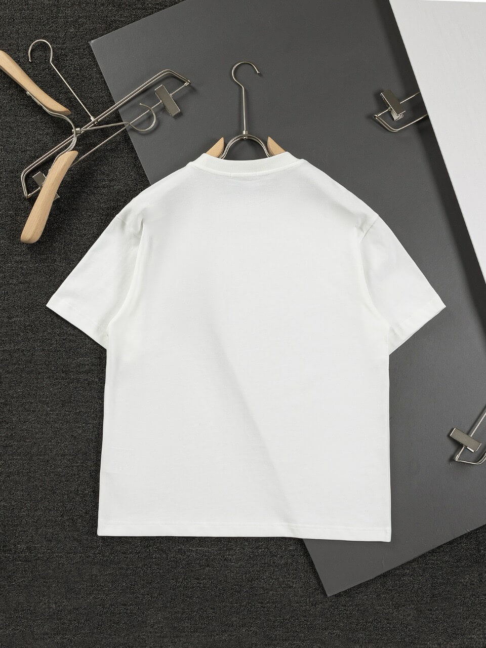 T-shirt brodé couronne