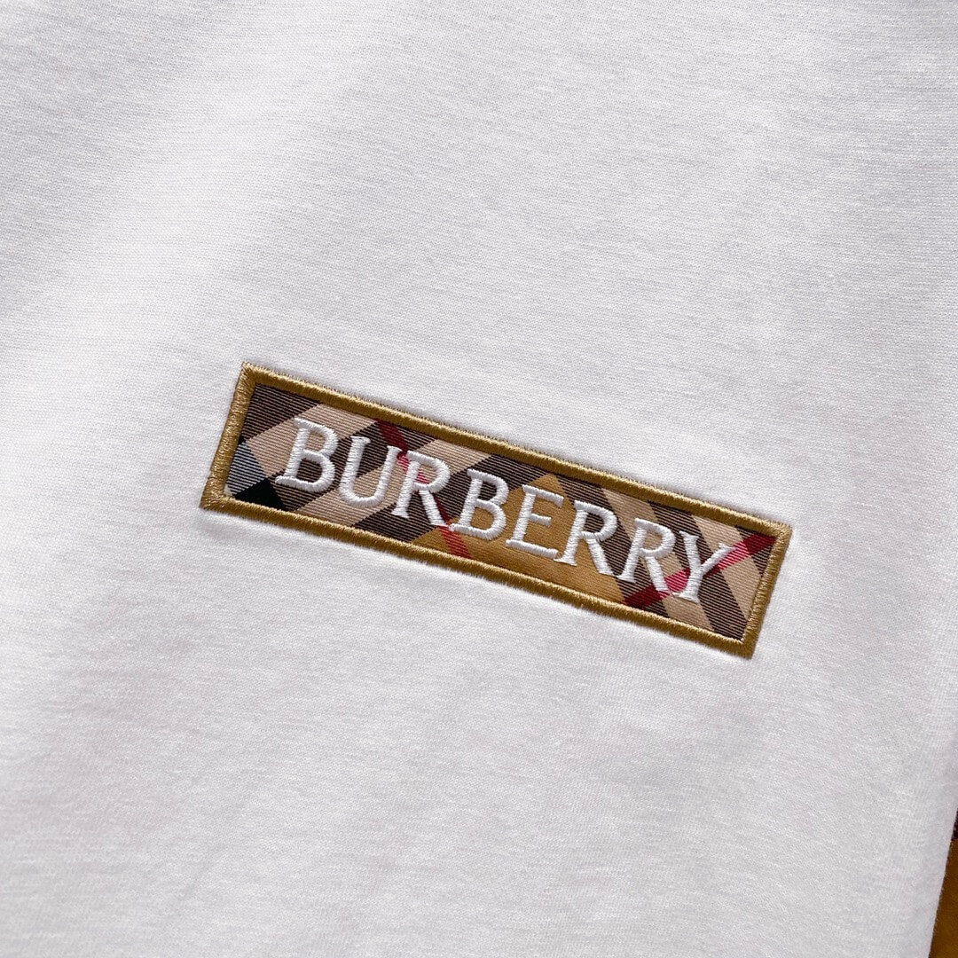 T-Shirt mit karierten Streifen an den Ärmeln
