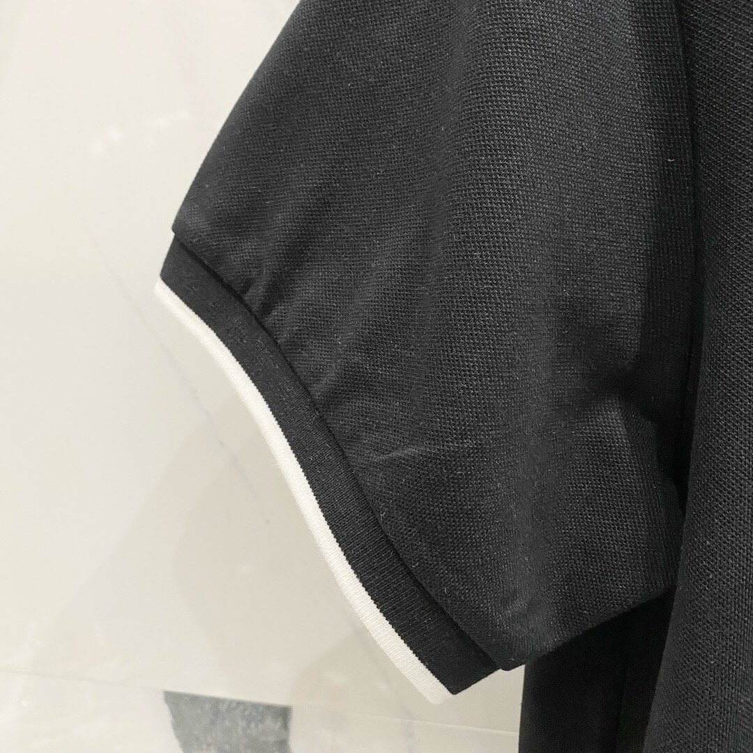 Polo à broderie carrée