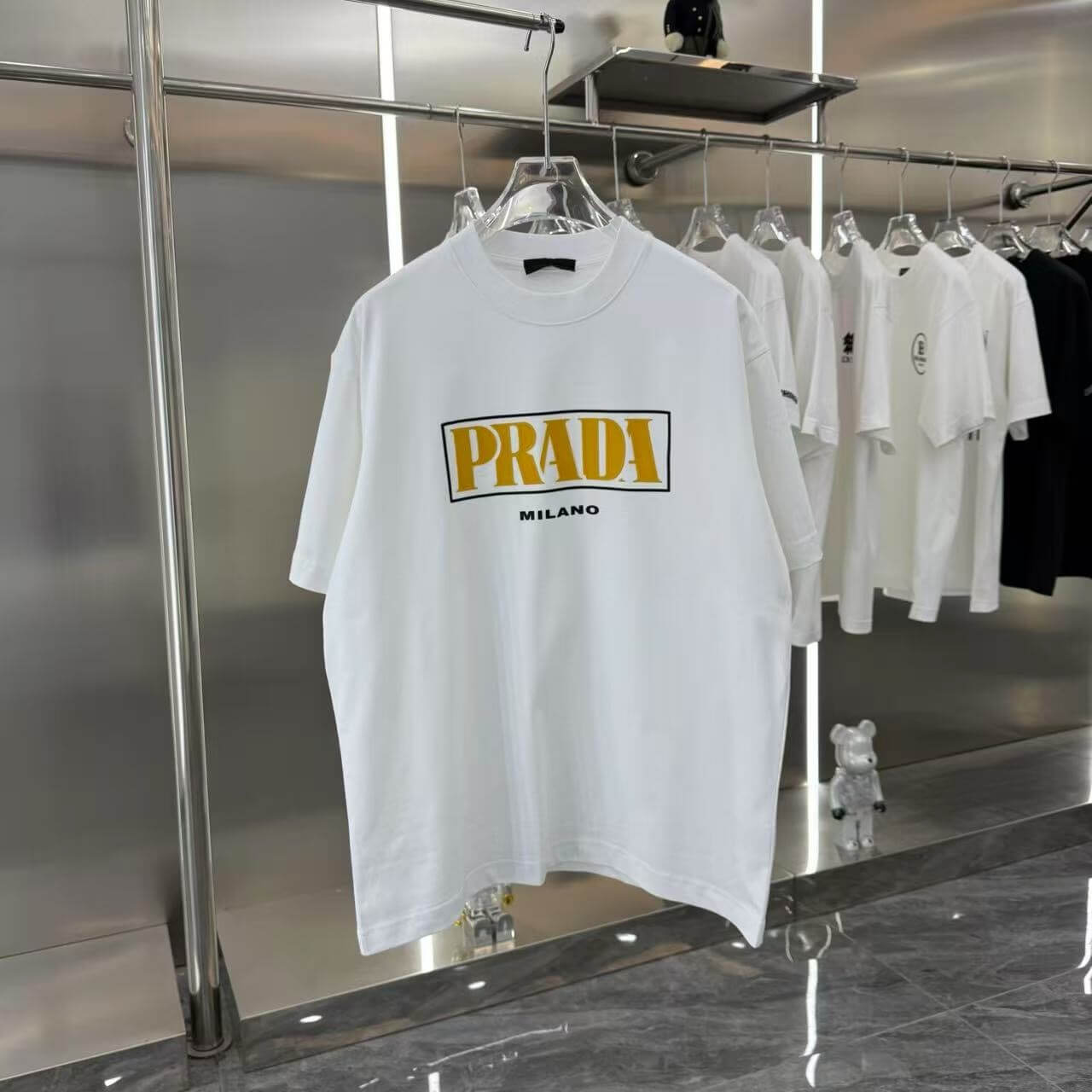 T-Shirt mit Silikon-Buchstaben