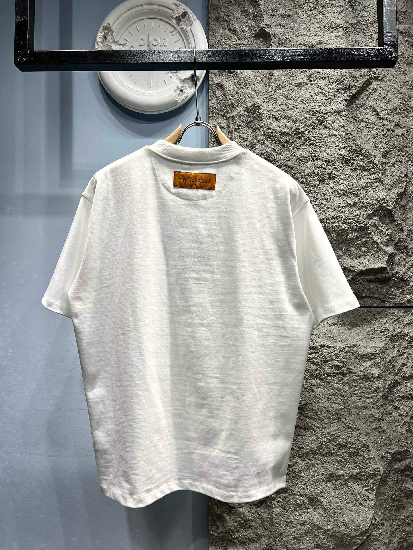 T-Shirt mit geripptem Muster und Stickerei