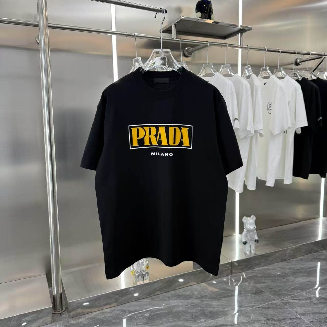 T-Shirt mit Silikon-Buchstaben