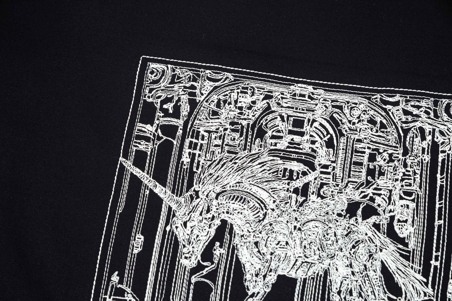 T-shirt brodé exquis avec cheval