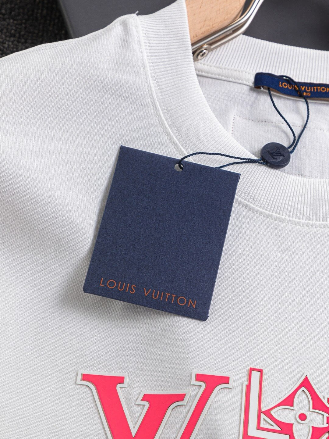 T-Shirt mit 3D-Silikonmuster auf der Brust