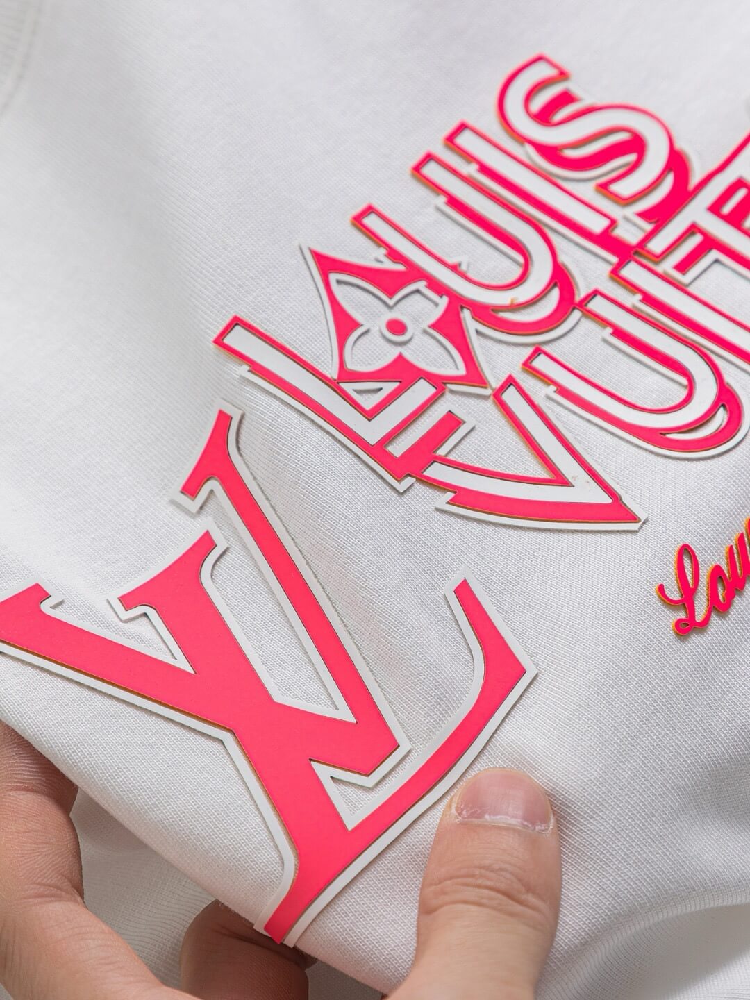 T-Shirt mit 3D-Silikonmuster auf der Brust