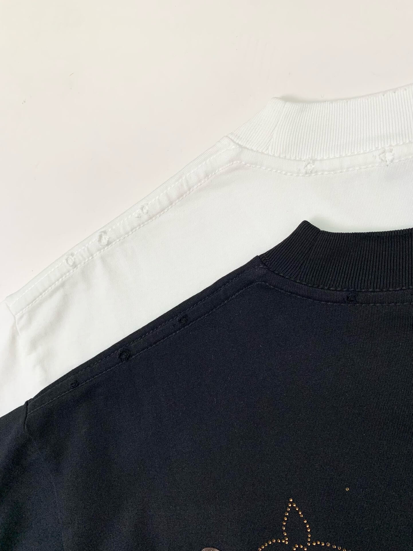 T-shirt avec lettres en strass