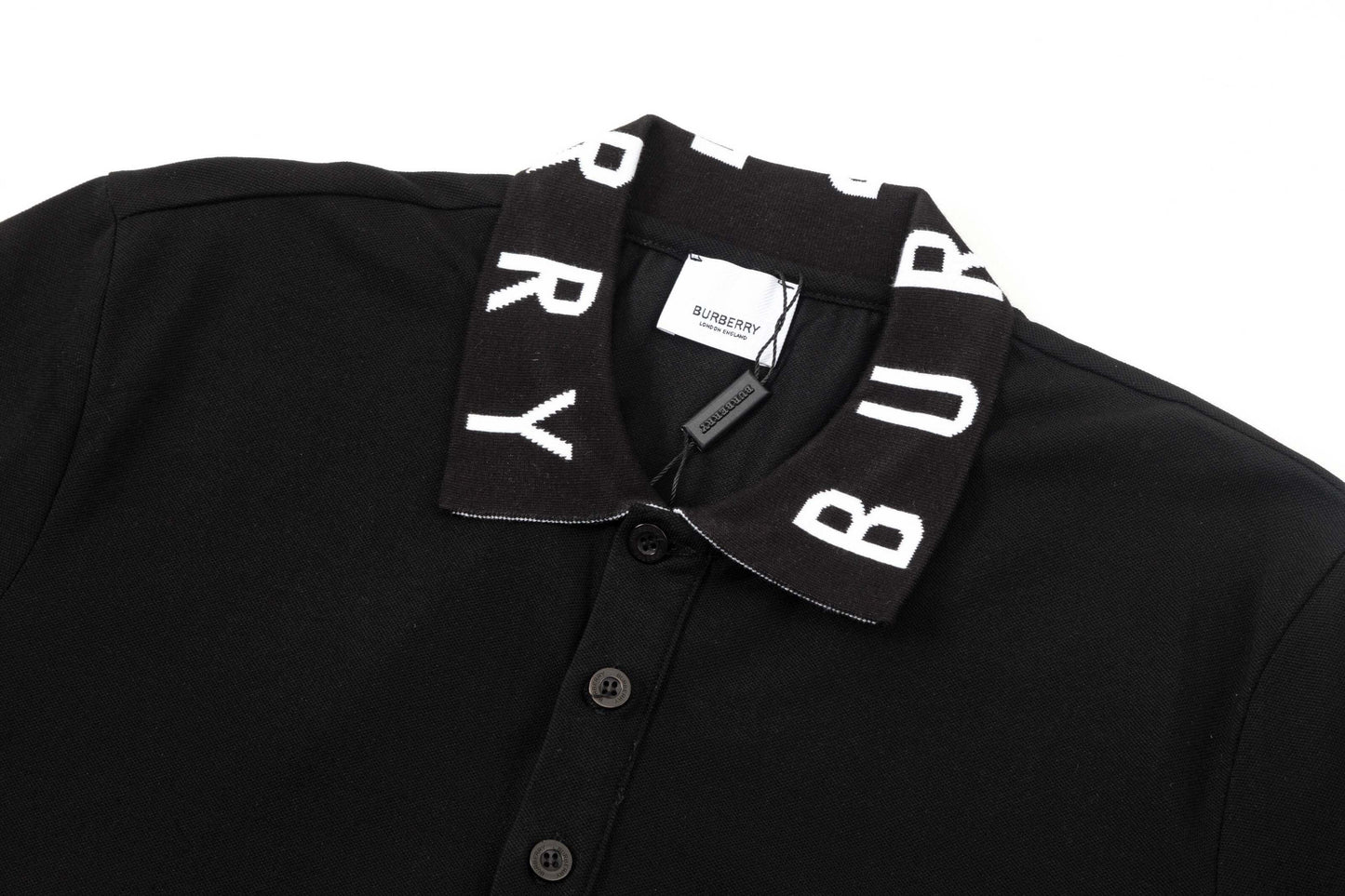 Polo à lettres encolure